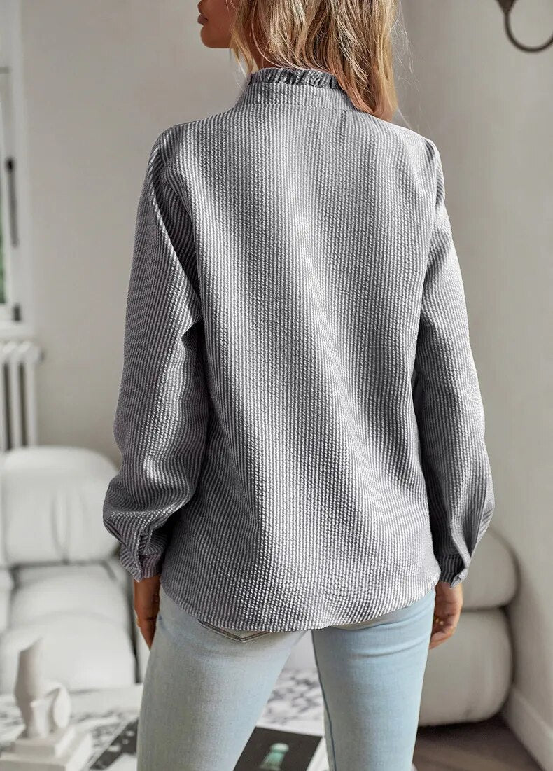 Corinne - Stilfuld Bluse med Flæser